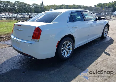 2017 Chrysler 300 Limited z USA, uszkodzony, nr VIN 2C3CCAAG6HH521600
